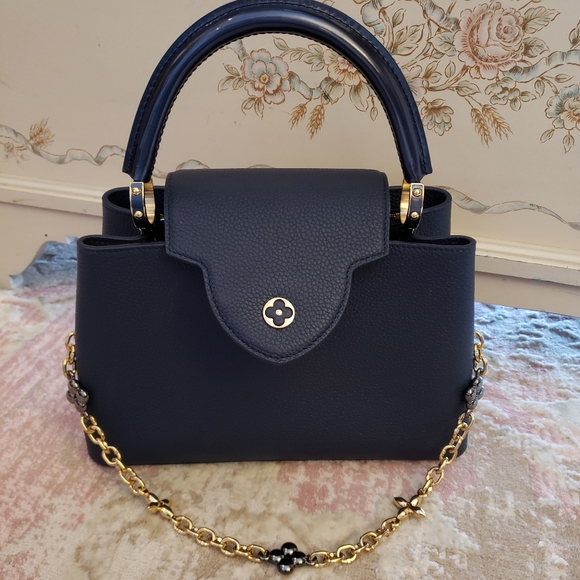 * SOLD *  Louis Vuitton Capucines MM - retail $9800 - new - Picture 1 of 14